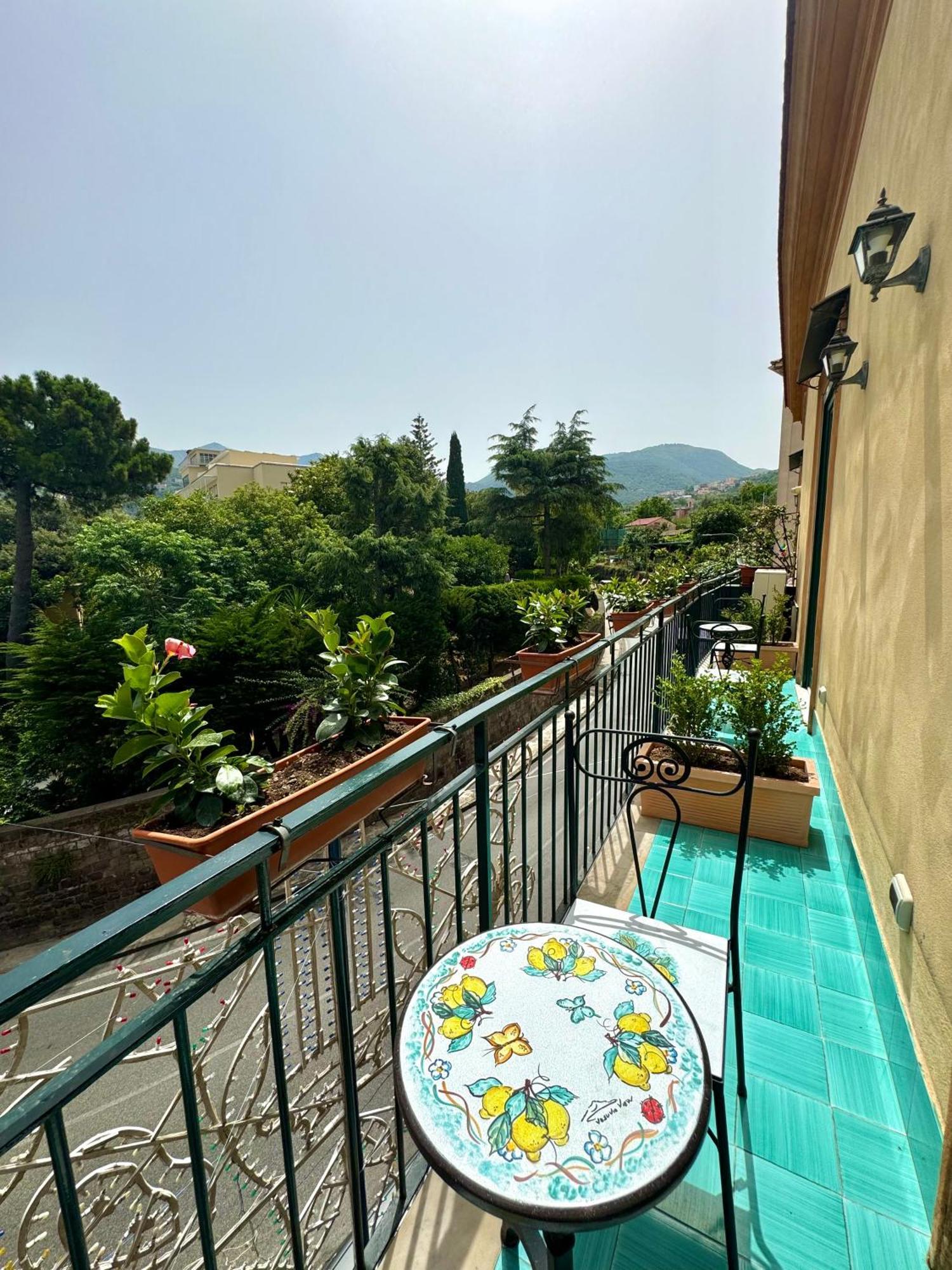 Vesuvio View Panzió Vico Equense Kültér fotó